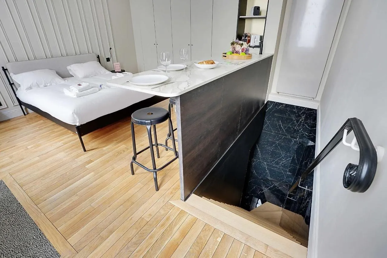 Interior Design & Small Pool - Apartment 2P - Monceau París