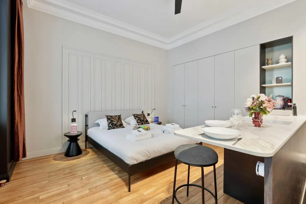 Interior Design & Small Pool - Apartment 2P - Monceau París