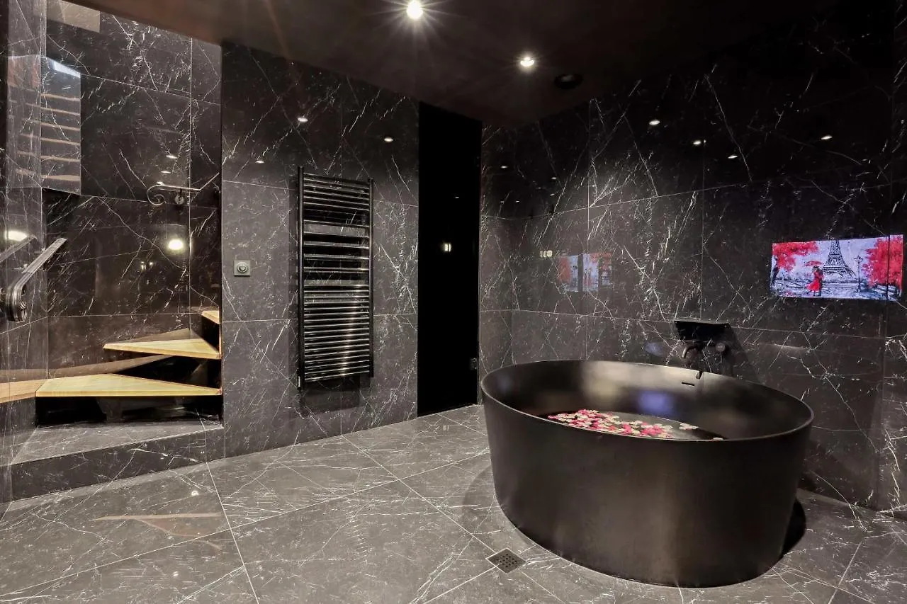 Interior Design & Small Pool - Apartment 2P - Monceau París
